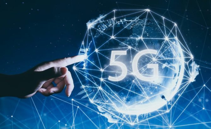 a biohacker points at virtual 5G network