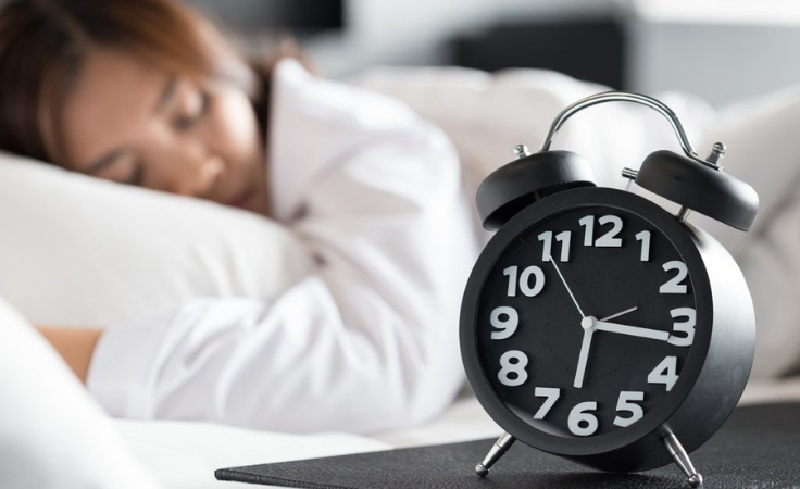 a biohacker alarm clock reads quality sleep indicating less brain fog