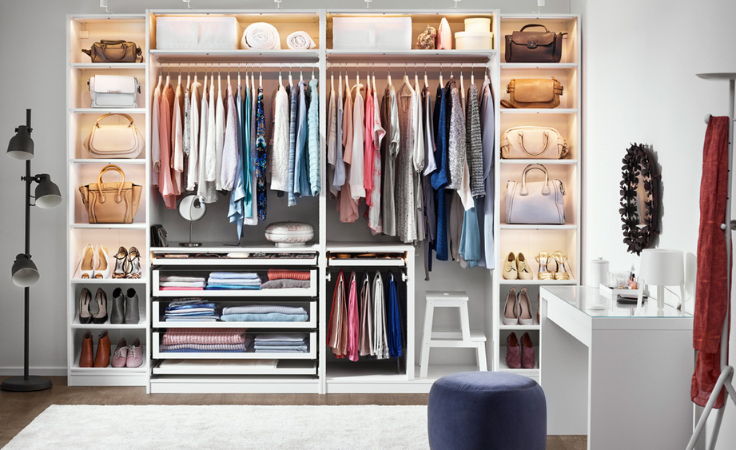 a clean wardrobe is a sign of positive energy at home