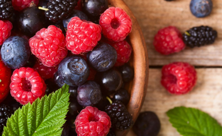 Mixed berry salad basket for boosting brain memory